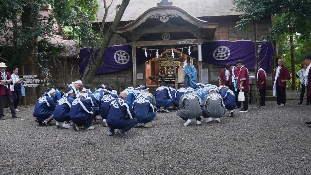 本殿前での神事